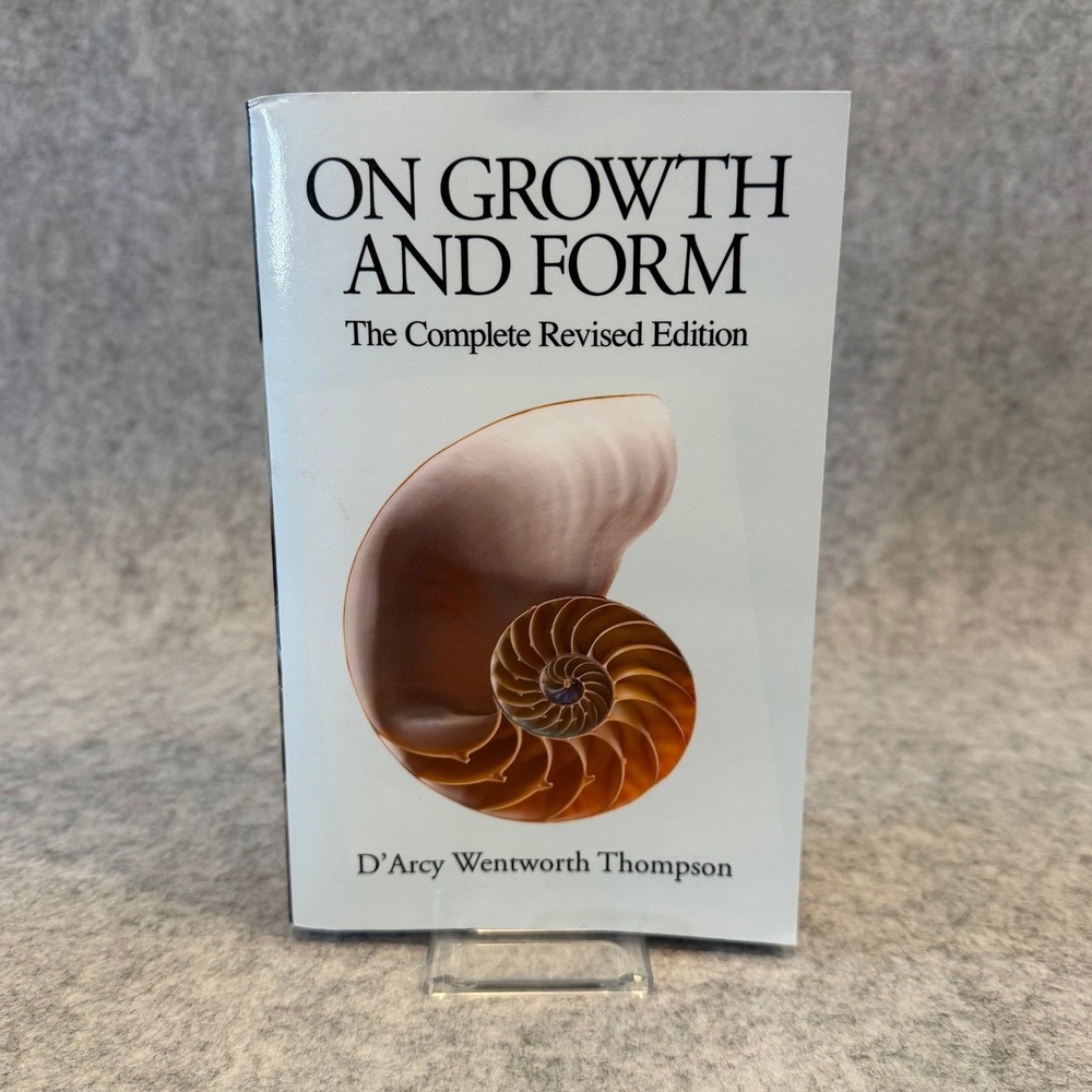 On Growth and Form: The Complete Revised Edition‎ - Paperback - Good